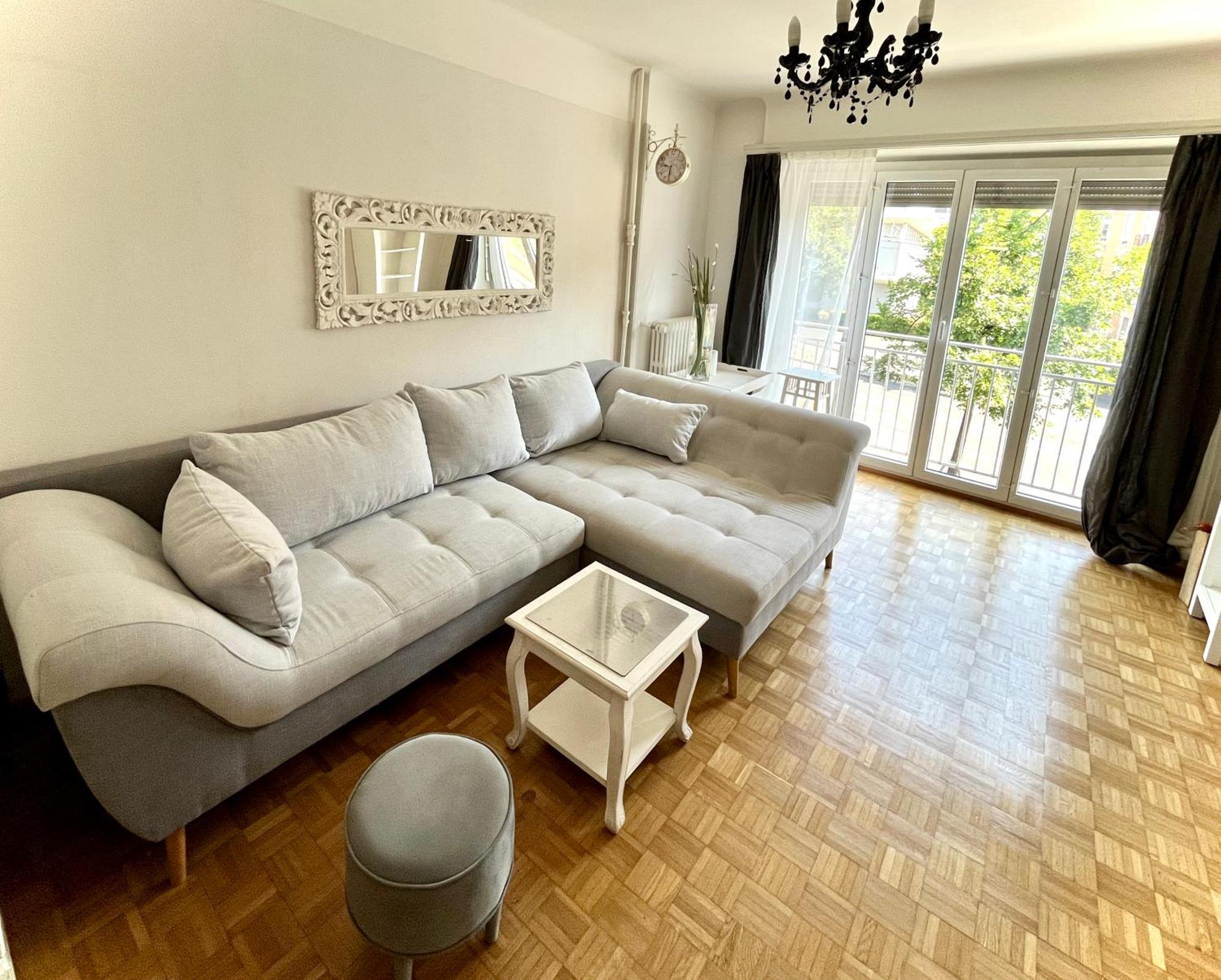 Ch Gare Apartment *